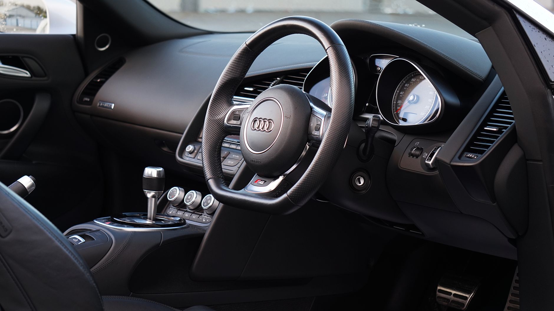 Détailing auto équipe à 